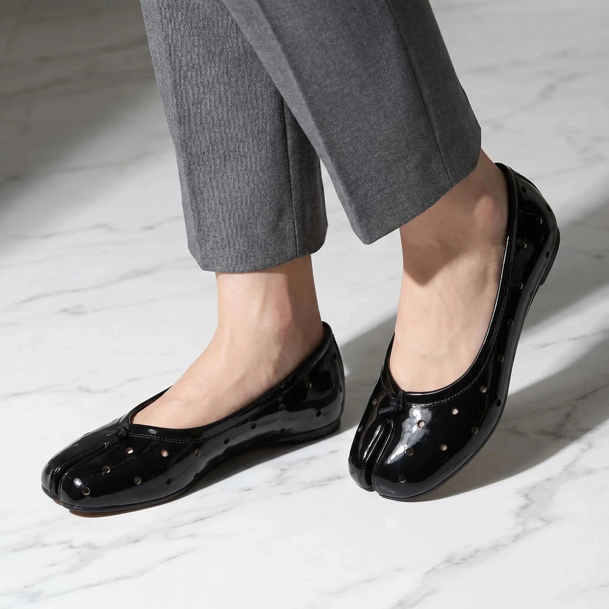Dot-Air Tabi Ballet Flats
