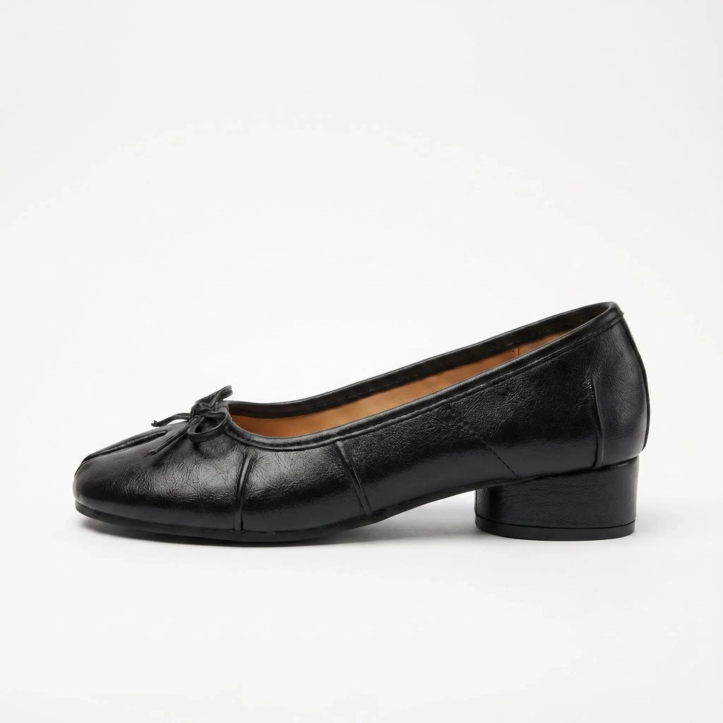 ZQW Bow Tabi Heel in black, side view – 3.2cm block heel, sleek silhouette, soft vegan leather upper, anti-slip rubber outsole
