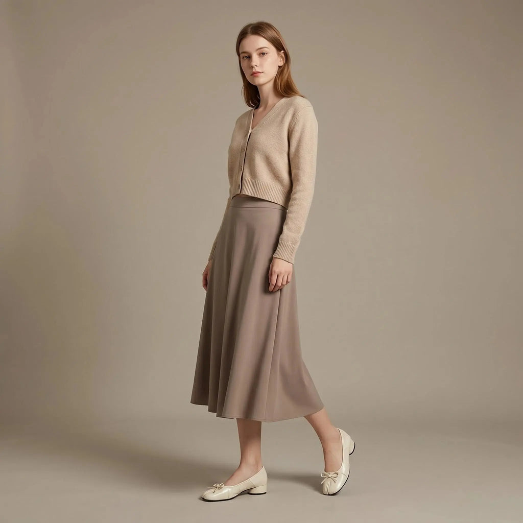 ZQW Bow Tabi Heel in white, model wearing – elegant yet casual heeled flats with tabi design, all-day comfort and style