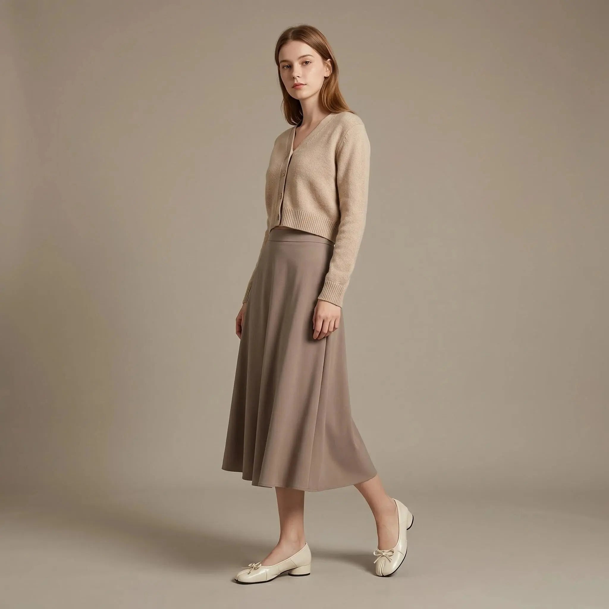 ZQW Bow Tabi Heel in white, model wearing – elegant yet casual heeled flats with tabi design, all-day comfort and style