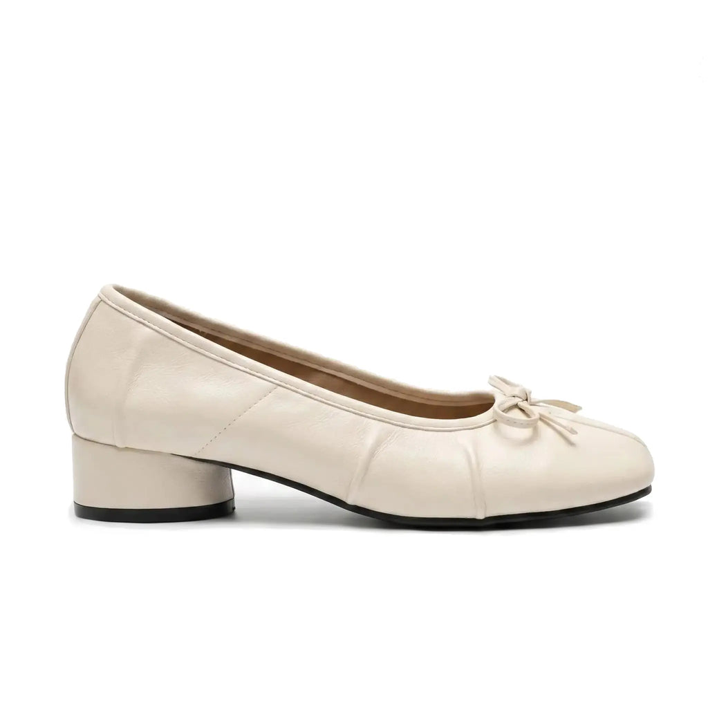 ZQW Bow Tabi Heel in white, side view – 3.2cm block heel, sleek silhouette, soft vegan leather upper, anti-slip rubber outsole