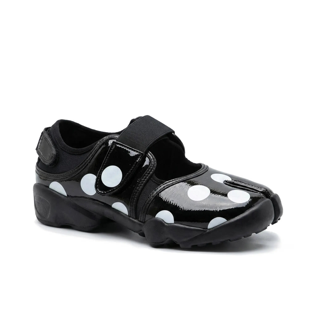ZQW Dotty Split 2.0 black polka dot sneakers, side view – chunky dots on black base, hook & loop adjustable strap, cushioned sneaker sole, split-toe design