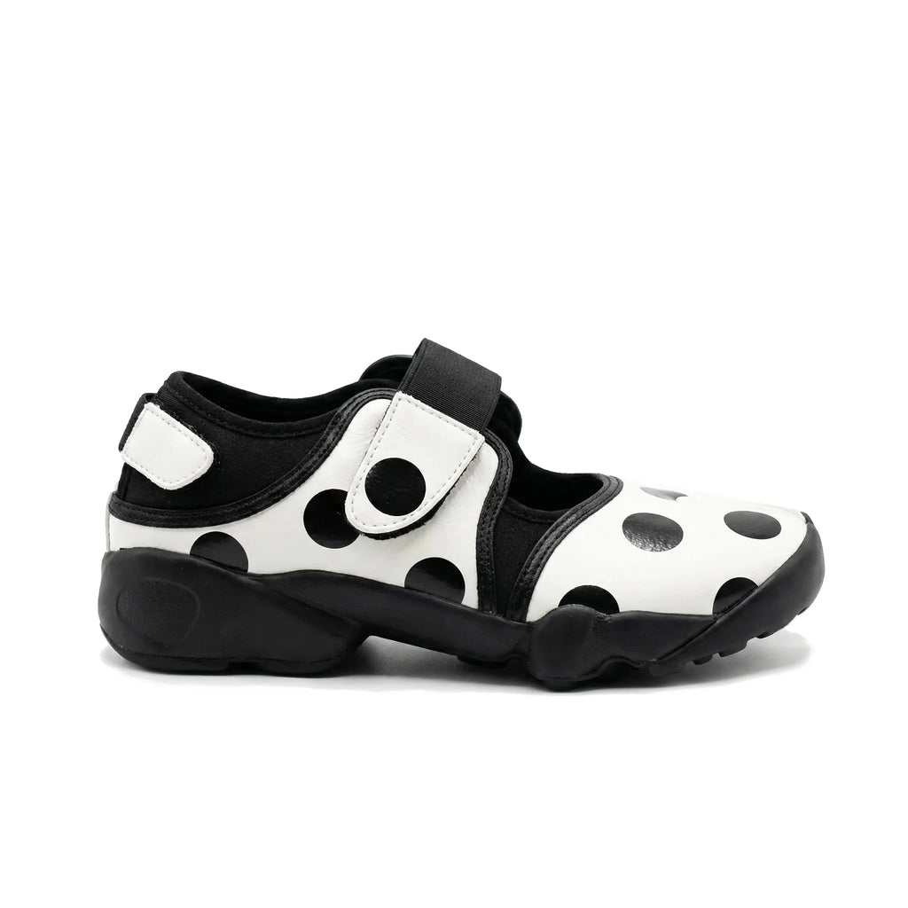 ZQW Dotty Split 2.0 white polka dot sneakers, side view – chunky dots on white base, hook & loop adjustable strap, cushioned sneaker sole, split-toe design
