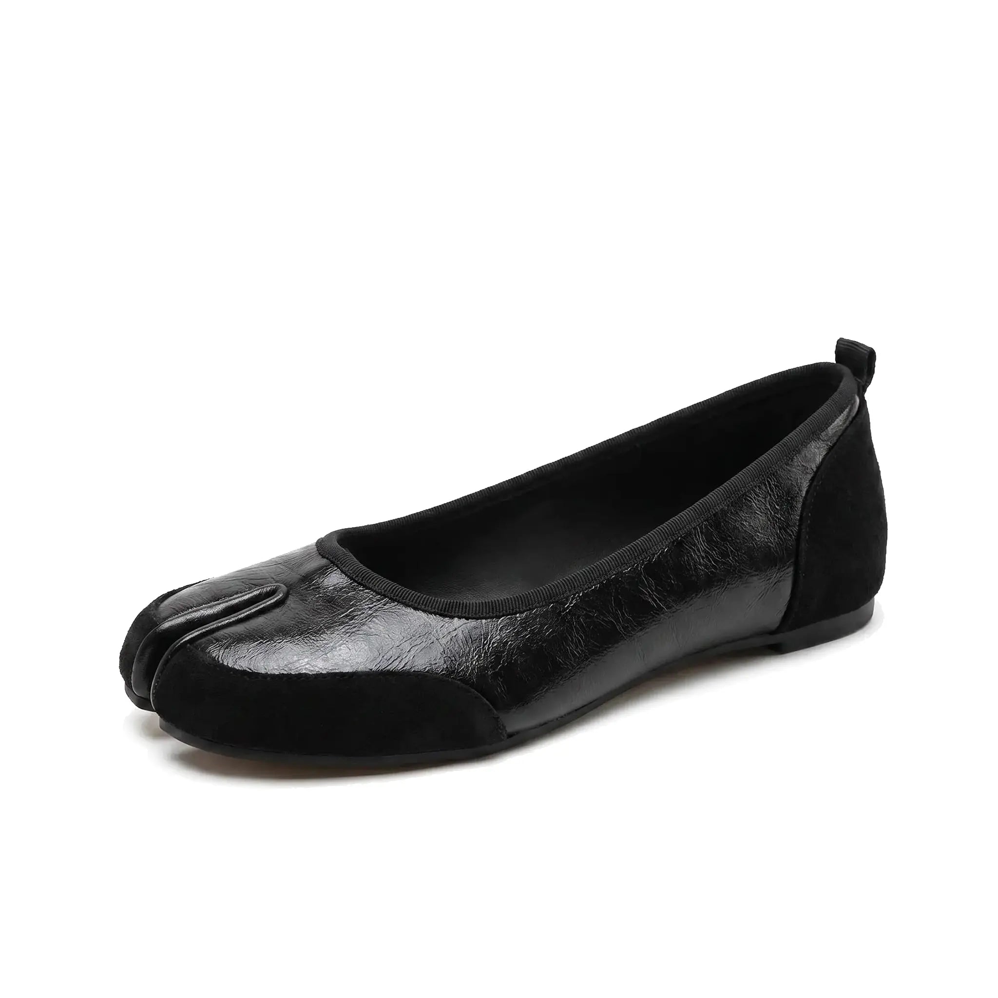 ZQW Mixed Media Tabi Flats in black, 45-degree angle view – vegan leather and suede upper, round split-toe design, slip-on style, cushioned insole