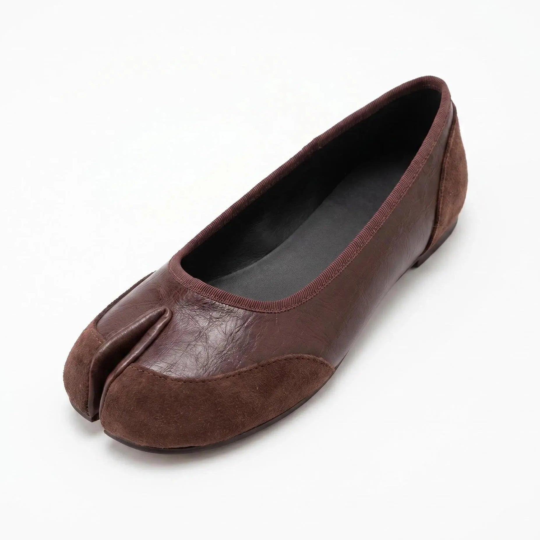 ZQW Mixed Media Tabi Flats in brown, 45-degree angle view – vegan leather and suede upper, round split-toe design, slip-on style, cushioned insole