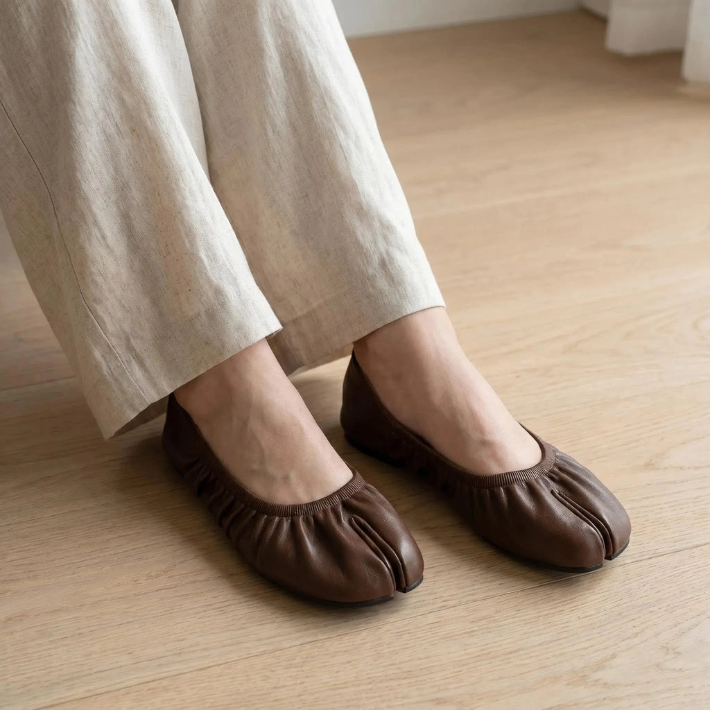 ZQW Ruched Tabi Ballet Flats in brown, worn on feet close-up – split-toe allows natural movement, ruched detail adds ballet charm, cushioned insole for all-day comfort