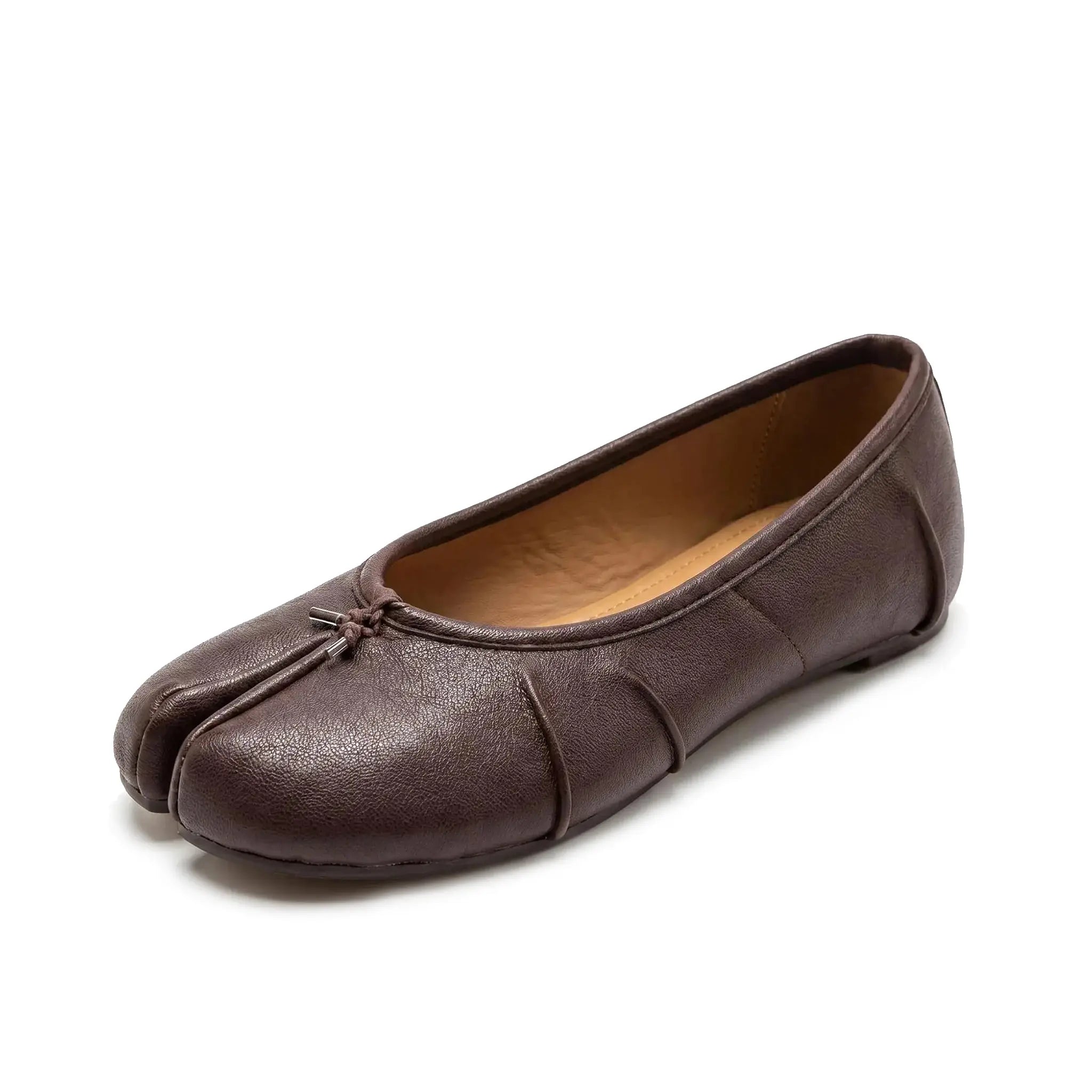 ZQW Ruched Tabi Ballet Flats in burgundy, 45-degree angle view – ruched vegan leather upper, split-toe design, low 0.7cm heel, easy slip-on