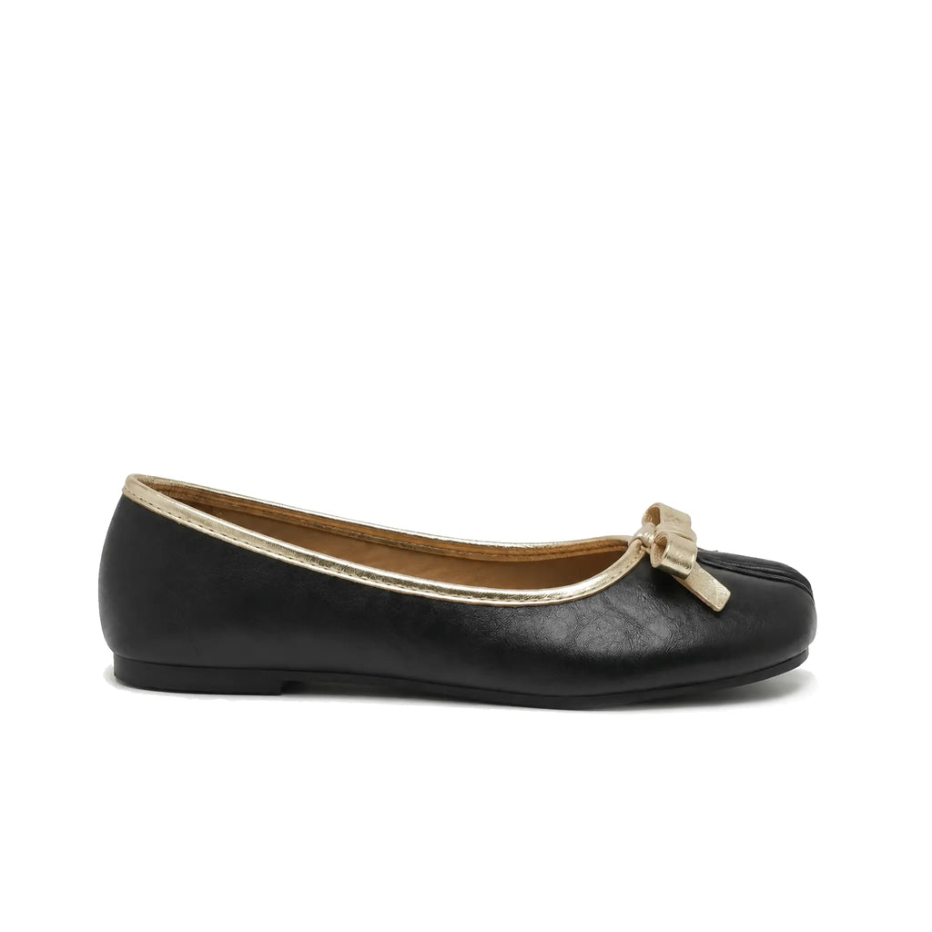 ZQW Tabi Bow Ballet Flats in black, side view – low 0.7cm heel, anti-slip rubber outsole, bow detail, easy slip-on style