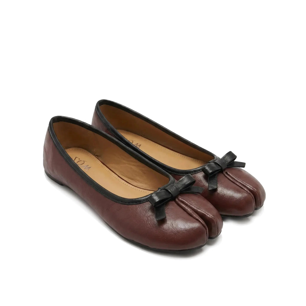 ZQW Tabi Bow Ballet Flats in burgundy, pair 45-degree view – matching burgundy bow tabi flats, round toe, perfect for daily casual or office wear