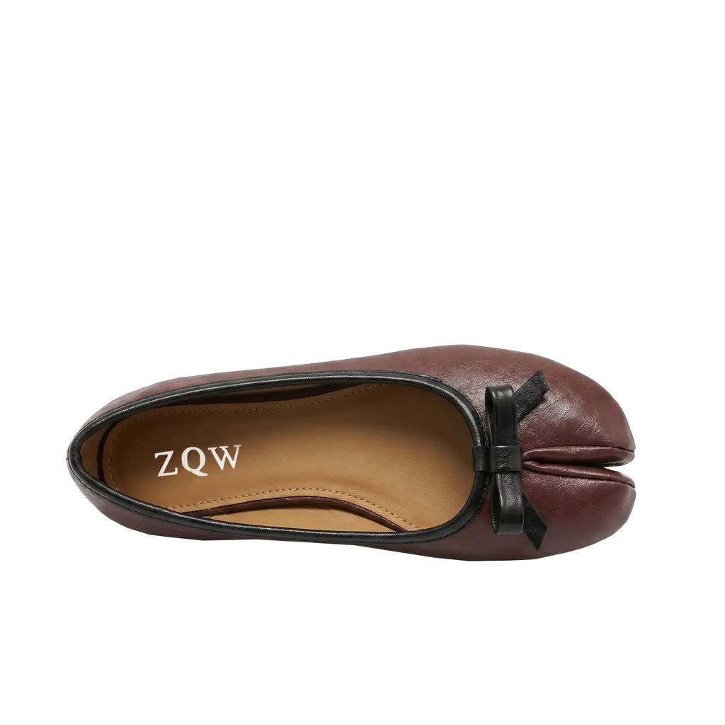 ZQW Tabi Bow Ballet Flats in burgundy, top view – delicate bow accent, round split-toe silhouette, soft vegan leather upper in deep burgundy, wide-foot friendly