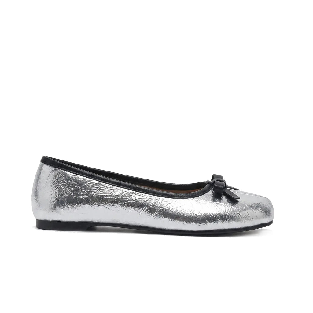 ZQW Tabi Bow Ballet Flats in silver, side view – low 0.7cm heel, anti-slip rubber outsole, bow detail, easy slip-on style
