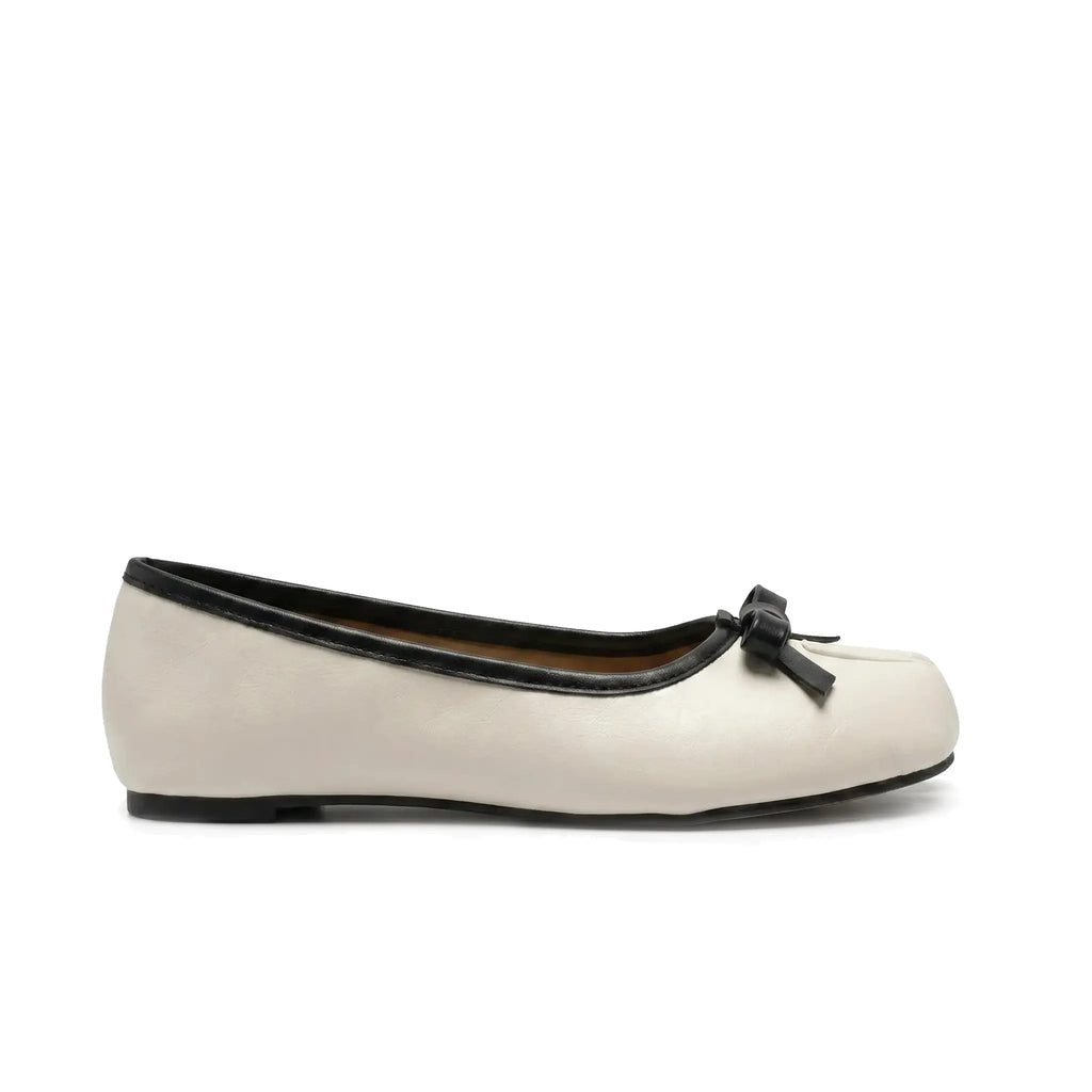ZQW Tabi Bow Ballet Flats in white, side view – low 0.7cm heel, anti-slip rubber outsole, bow detail, easy slip-on style