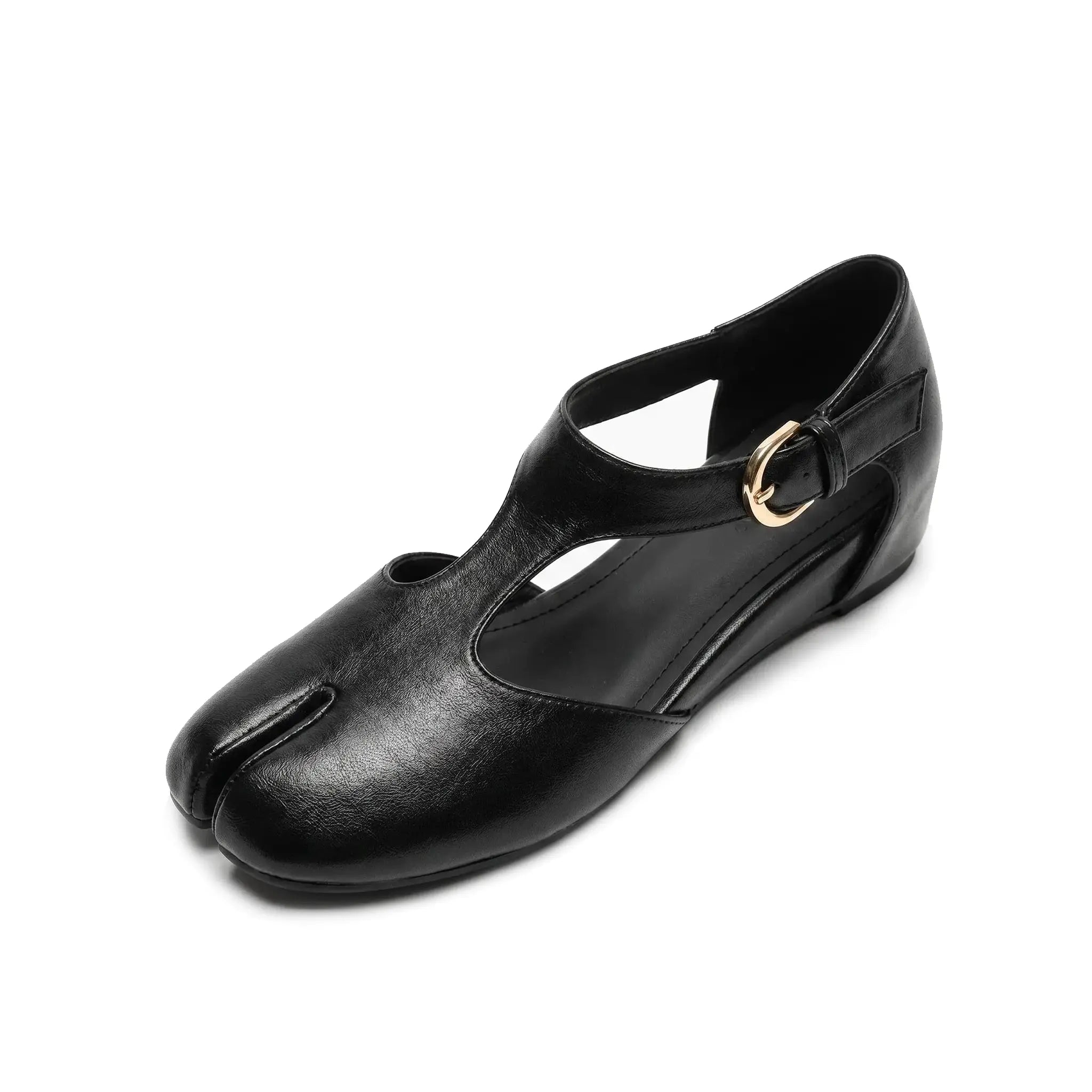 ZQW Tabi Mary Jane Flats in black, 45-degree angle view – T-strap with adjustable buckle, side cutout panels for breathability, hidden 3cm wedge, split-toe design, vegan leather