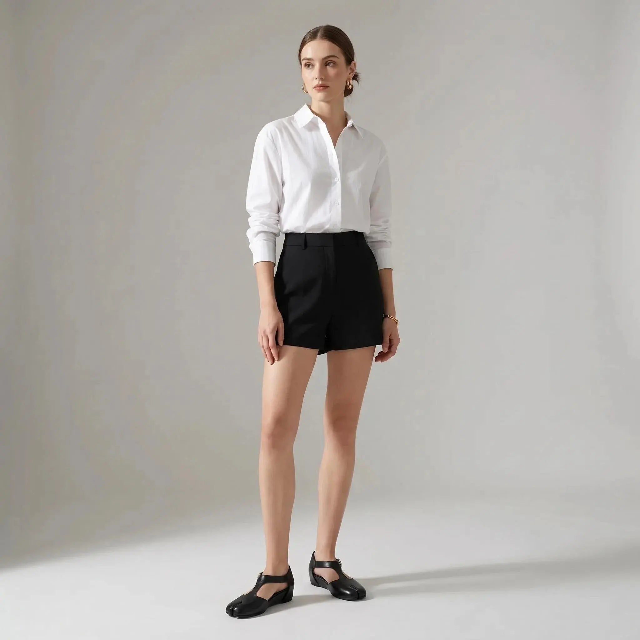 ZQW Tabi Mary Jane Flats in black, model wearing – stylish yet comfortable Mary Jane tabi flats with hidden wedge, ideal for office or casual outings