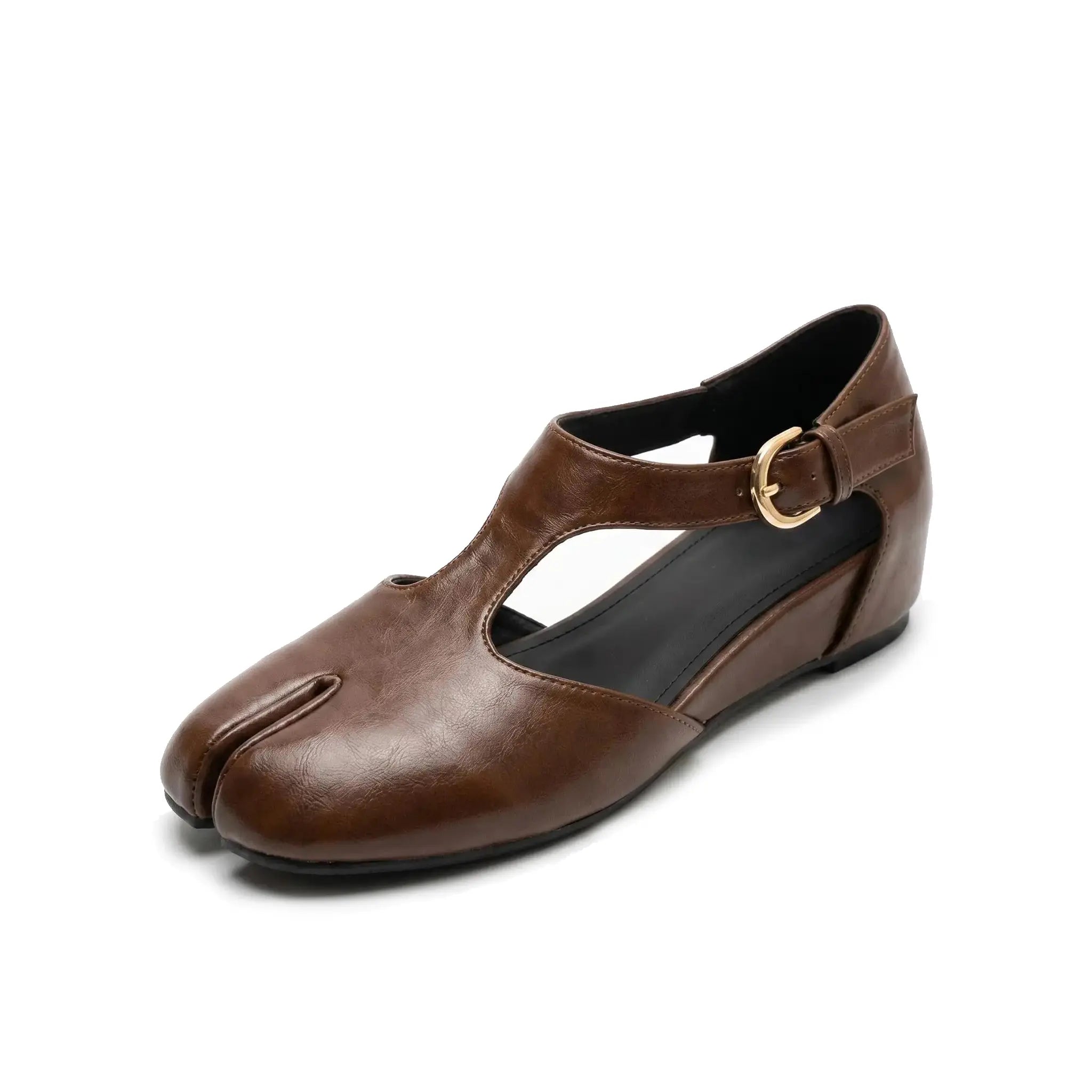 ZQW Tabi Mary Jane Flats in brown, 45-degree angle view – T-strap with adjustable buckle, side cutout panels for breathability, hidden 3cm wedge, split-toe design, vegan leather