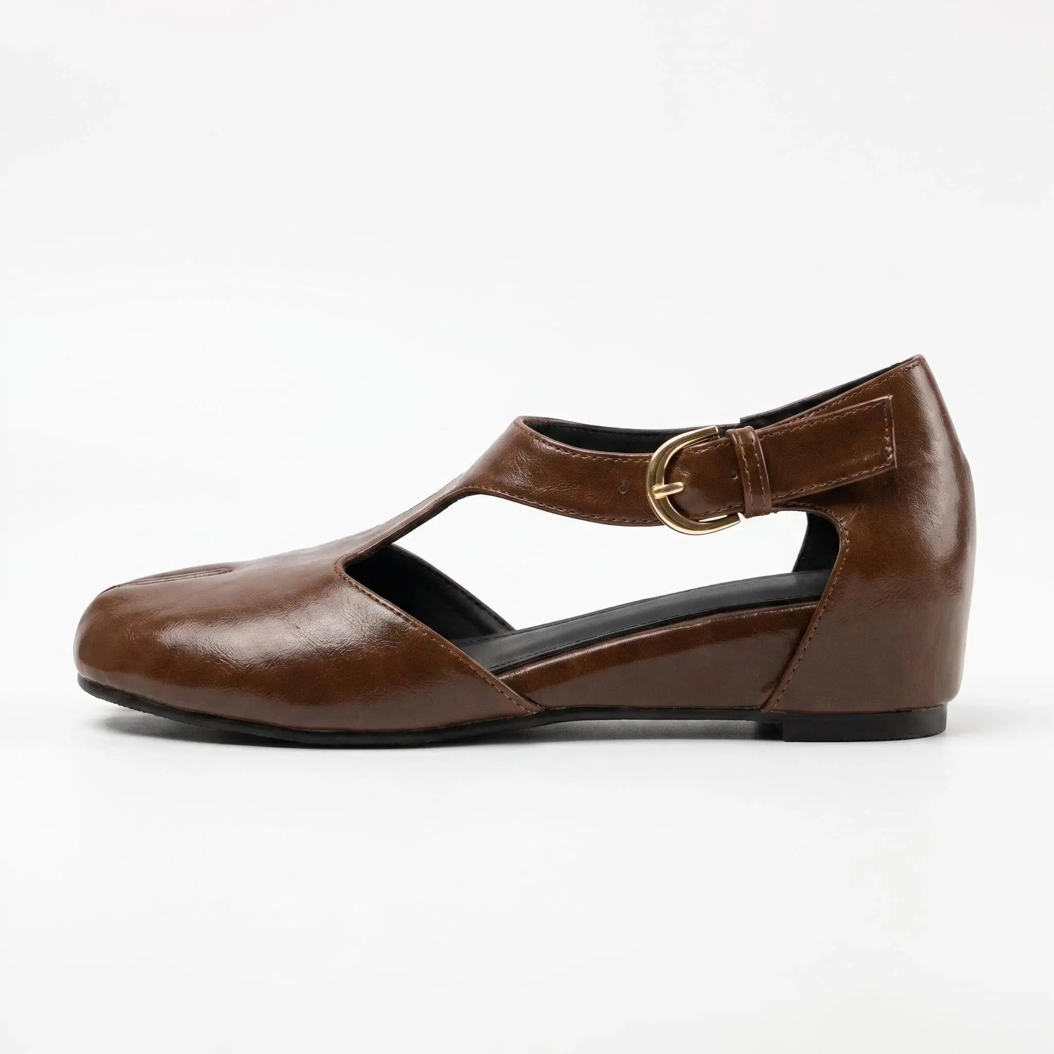 ZQW Tabi Mary Jane Flats in brown, side view – hidden wedge heel (3cm), anti-slip rubber outsole, soft vegan leather upper, T-strap with buckle closure