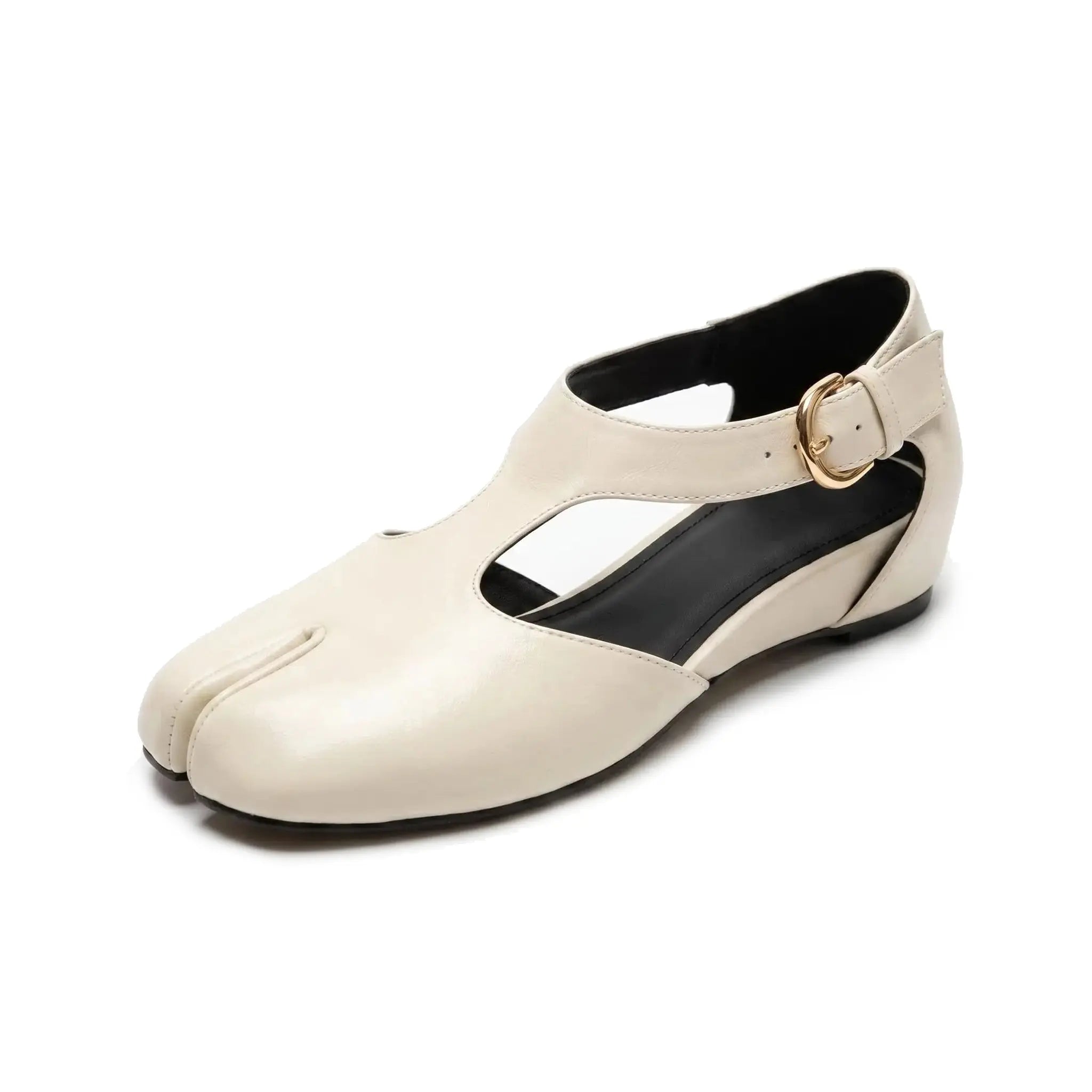 ZQW Tabi Mary Jane Flats in white, 45-degree angle view – T-strap with adjustable buckle, side cutout panels for breathability, hidden 5cm wedge, split-toe design, vegan leather
