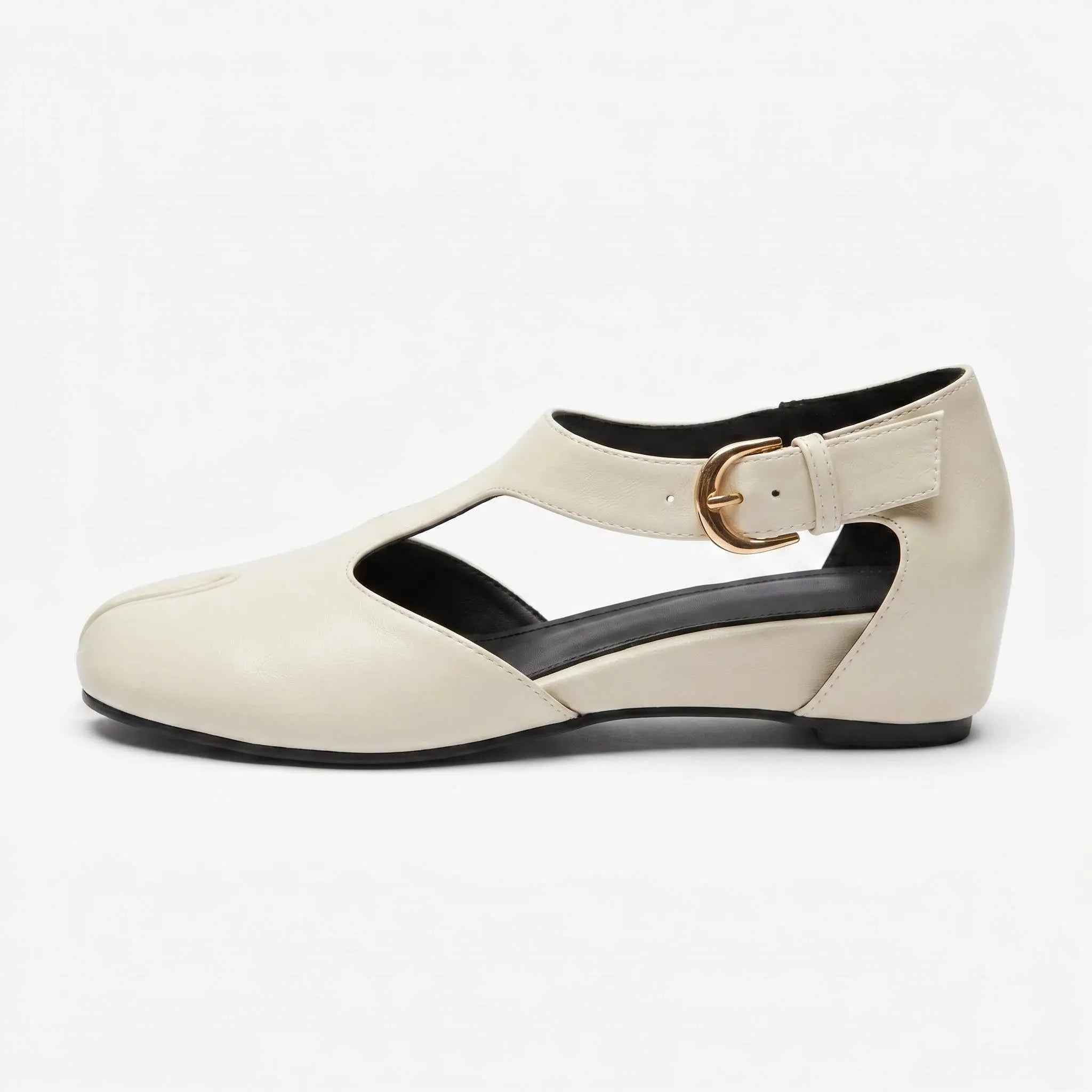 ZQW Tabi Mary Jane Flats in white, side view – hidden wedge heel (3cm), anti-slip rubber outsole, soft vegan leather upper, T-strap with buckle closure
