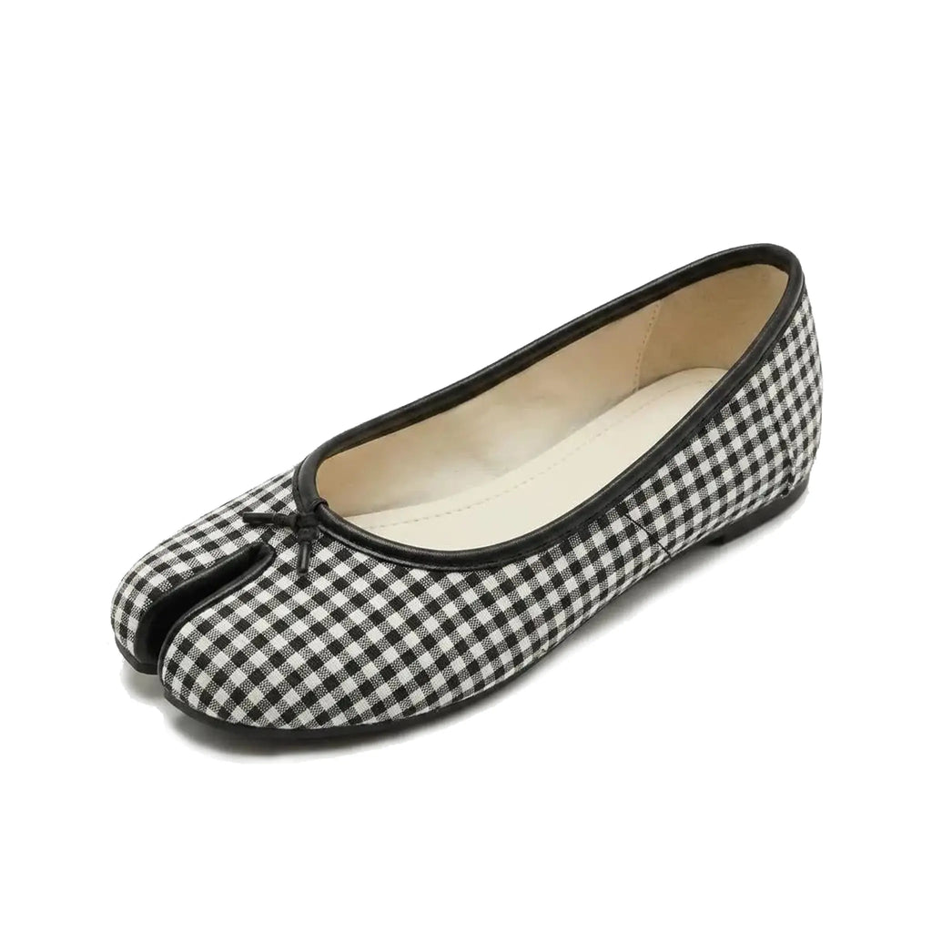 ZQW Tartan Tabi Ballet Flats in black, 45-degree angle view – classic black plaid pattern, split-toe design, low 0.7cm heel, easy slip-on