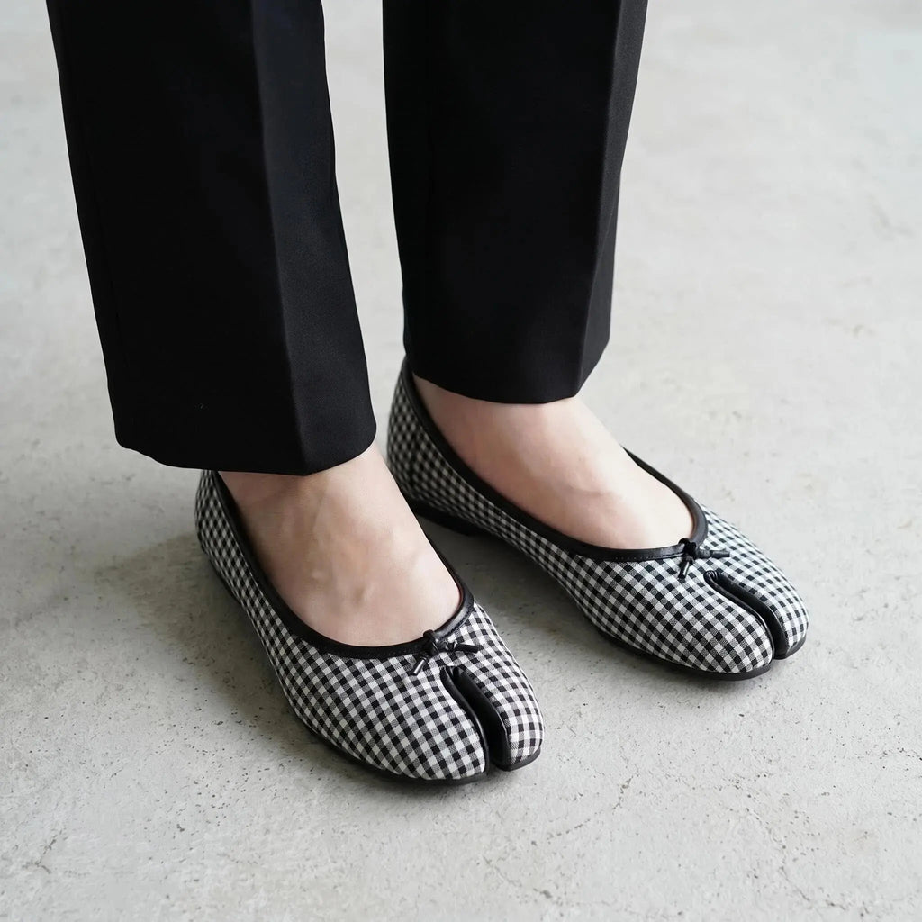 ZQW Tartan Tabi Ballet Flats in black, worn on feet close-up – split-toe allows natural movement, black checkered fabric adds vintage charm, cushioned insole for all-day comfort