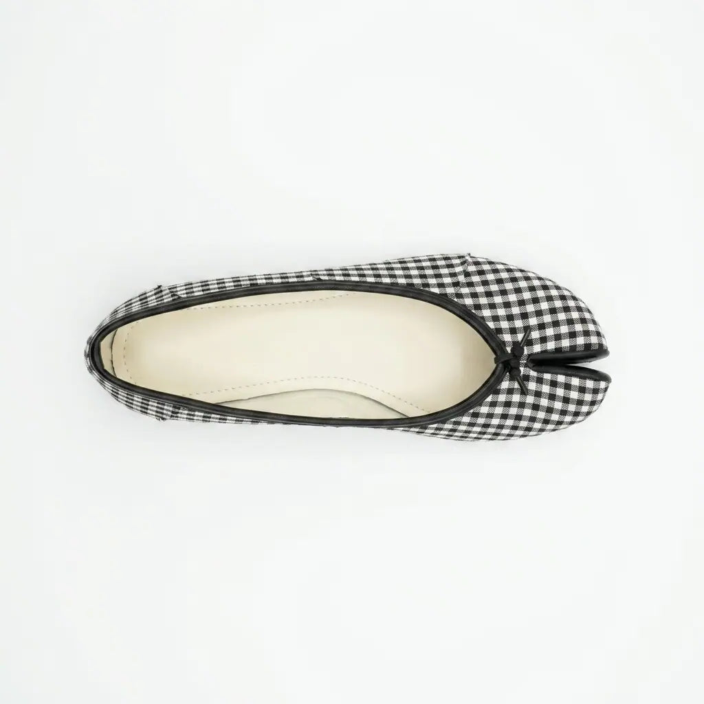 ZQW Tartan Tabi Ballet Flats in black, top view – black tartan checkered woven fabric, round split-toe silhouette, cushioned insole, wide-foot friendly