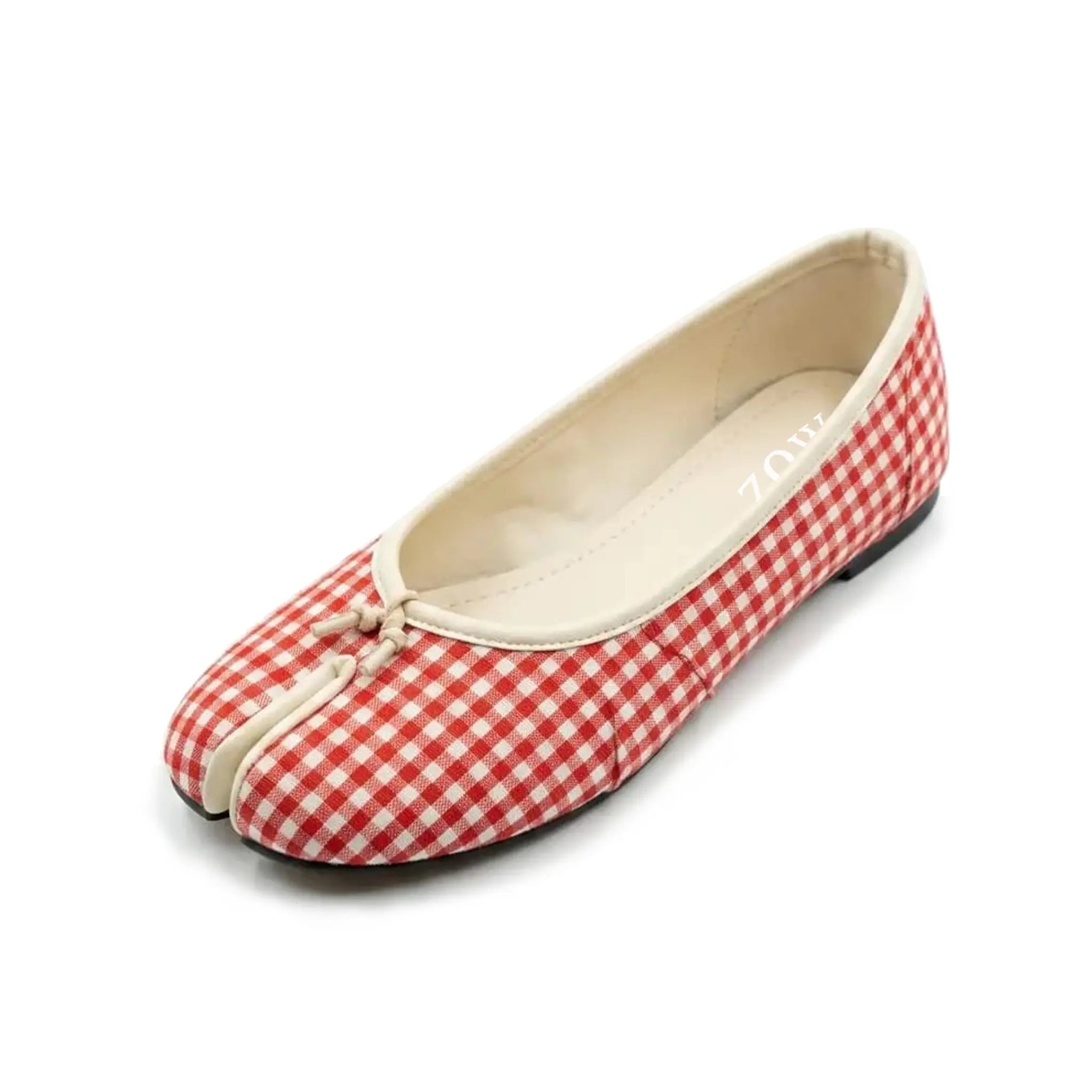 ZQW Tartan Tabi Ballet Flats in red tartan, 45-degree angle view – classic red plaid pattern, split-toe design, low 0.7cm heel, easy slip-on
